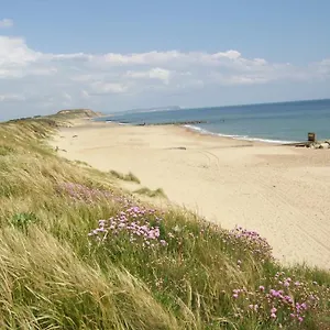  Holiday home Dalmeny Road