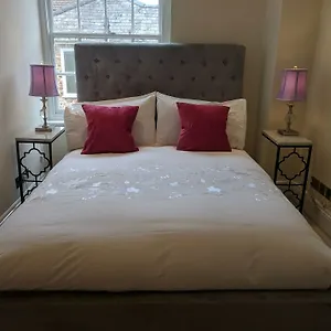  Villa 31 Queens Terrace